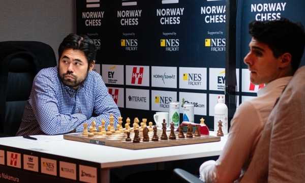 Hikaru Nakamura trở lại số hai cờ vua thế giới