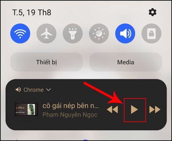 Nhấn nút Play để tiếp tục phát nhạc